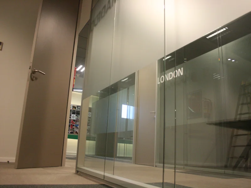 Mamparas divisorias de oficinas proyecto BP oil en MADRID ESPAÑA