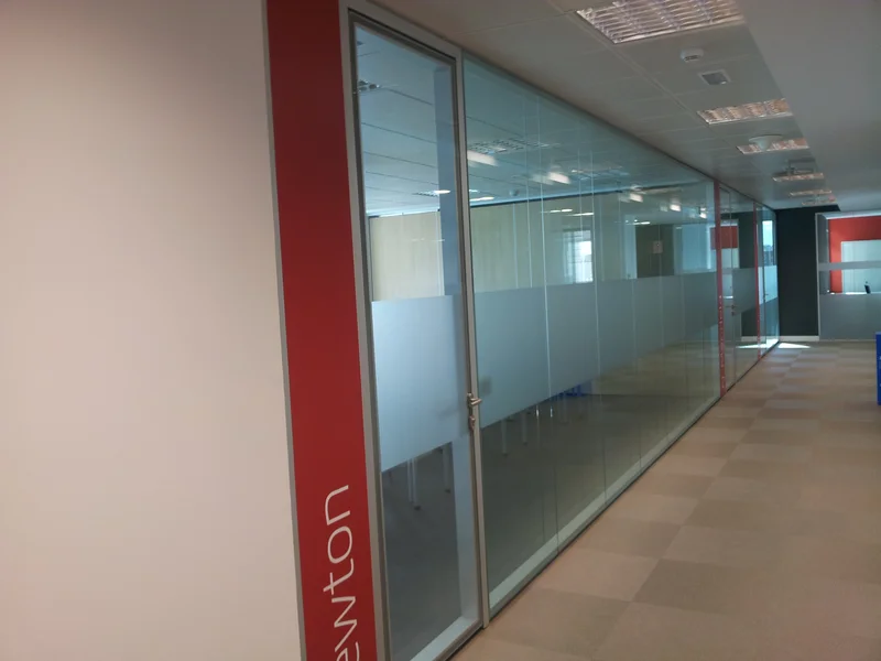 Mamparas divisorias de oficinas proyecto IBERIA en MADRID ESPAÑA